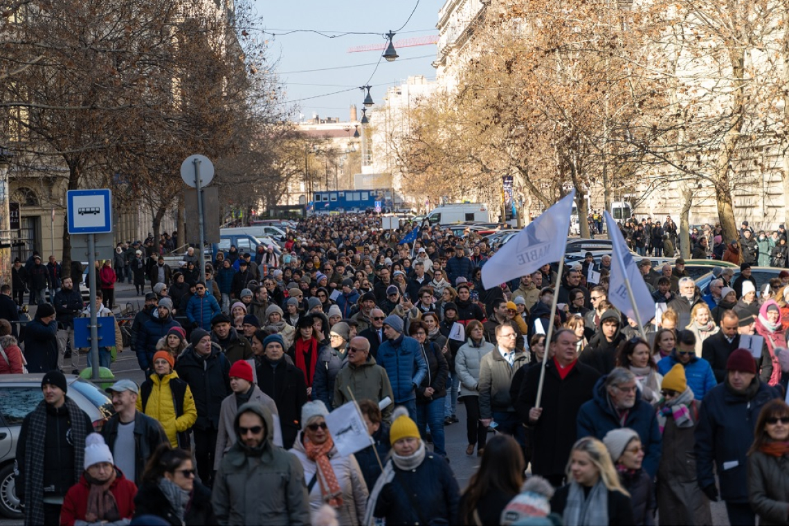 Köszönet a MABIE demonstrációjának céljait támogató nemzetközi bírói szervezeteknek